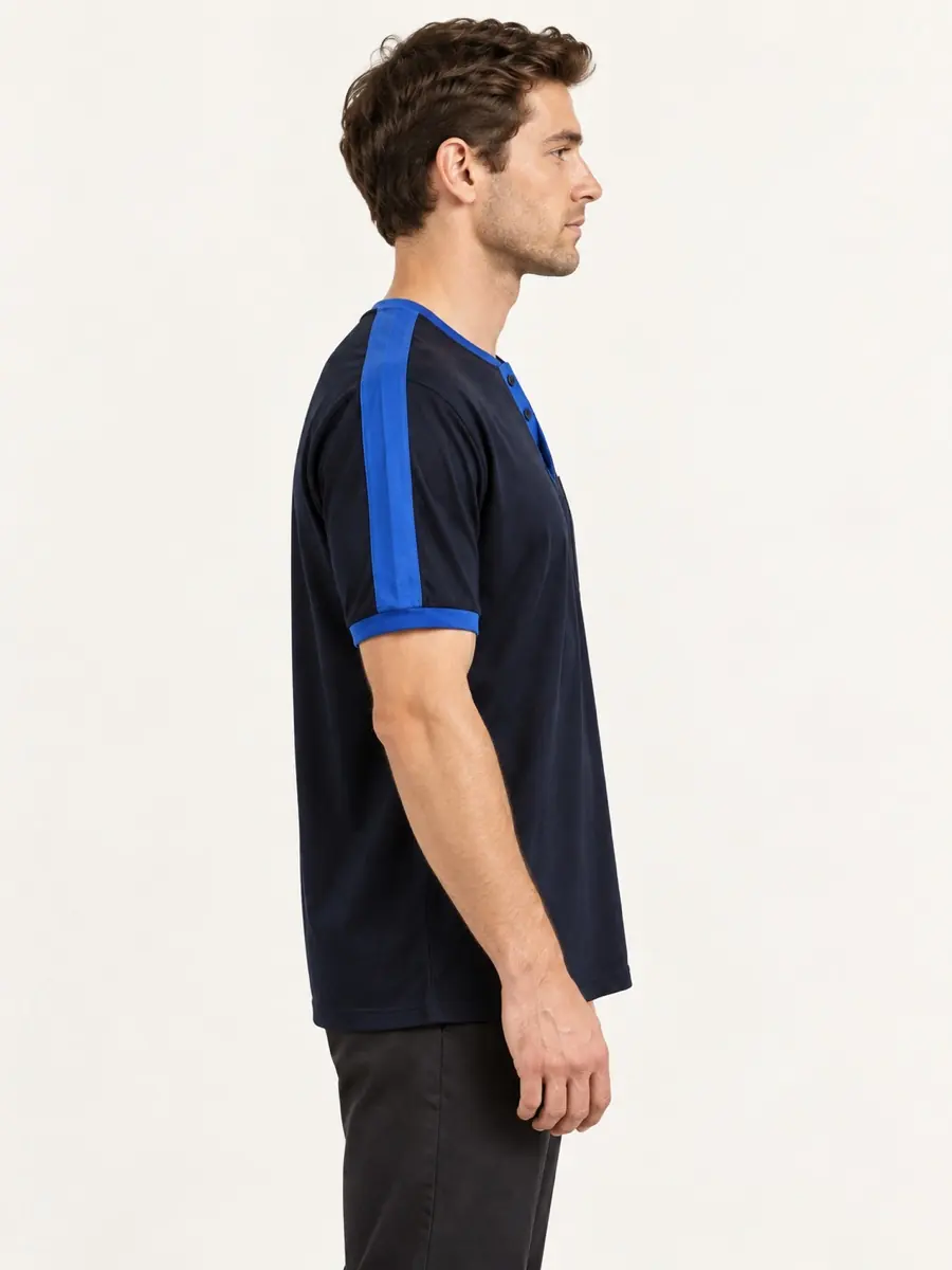 Lacivert-Saks Cepli Henley Yaka Tişört — Yan görünüm